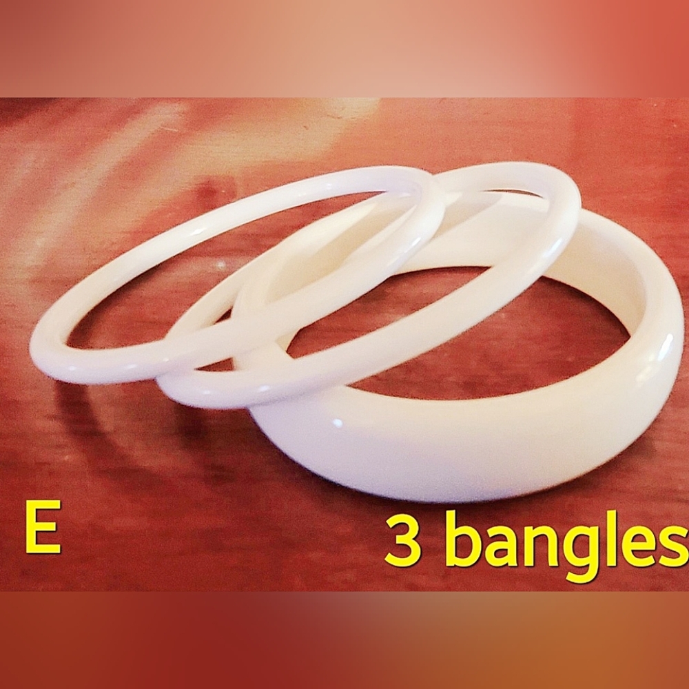 Vintage White And Cream Bangles 3 Piece Set